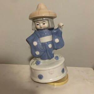 ORIENTAL Porcelain Statue Music Box